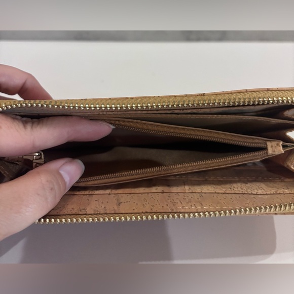 NWOT The Royal Standard Cork Women’s Zippered Wallet - Picture 3 of 6